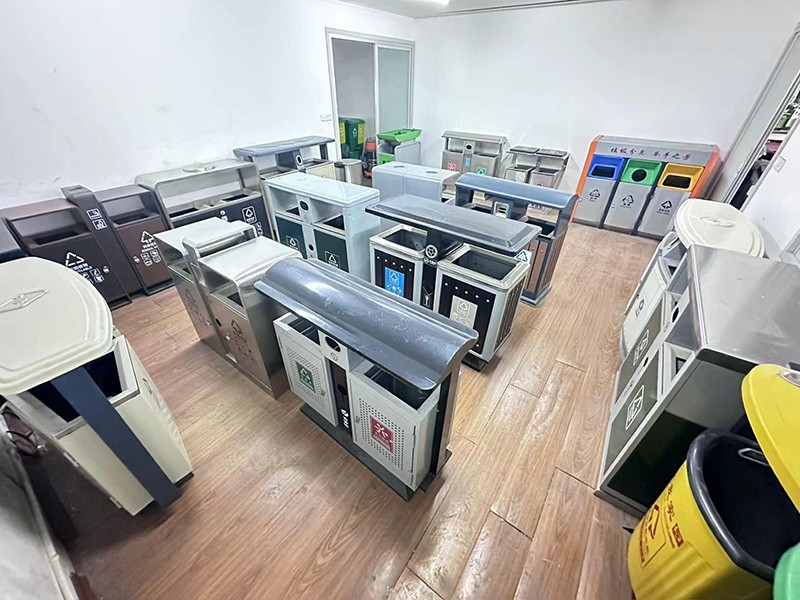 不銹鋼戶(hù)外垃圾箱