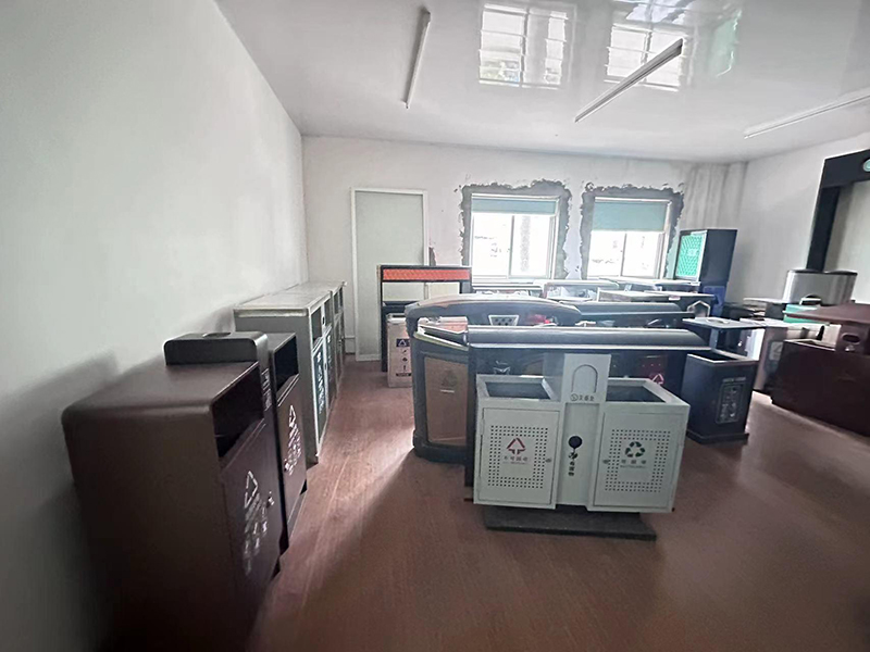 不銹鋼戶(hù)外垃圾箱