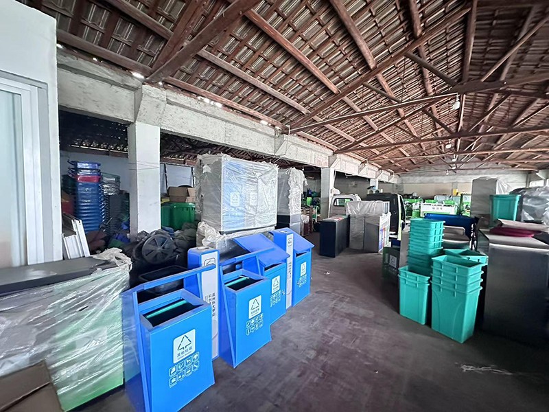 不銹鋼戶(hù)外垃圾箱